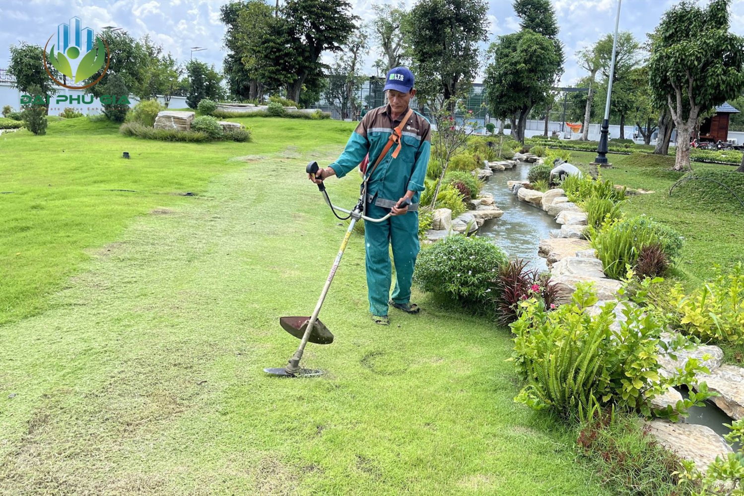 Bảo Dưỡng Cảnh Quan Sân Vườn Cắt Cỏ